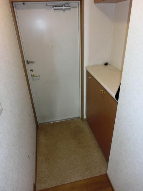 玄関　玄関下駄箱あり（クリーニング前）