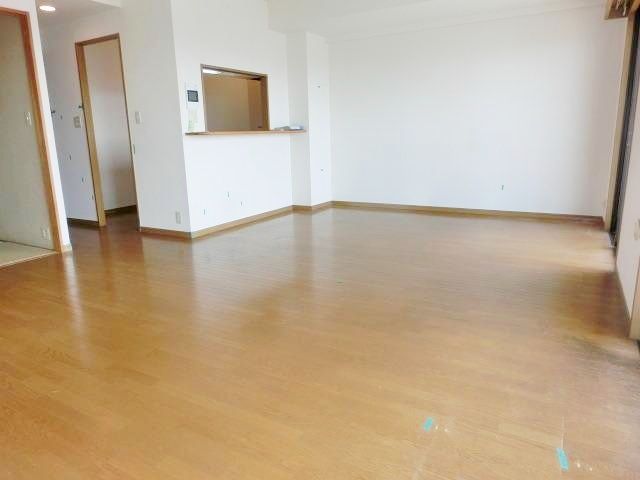 居室・リビング　19.4帖の広いＬＤＫ（クリーニング前）