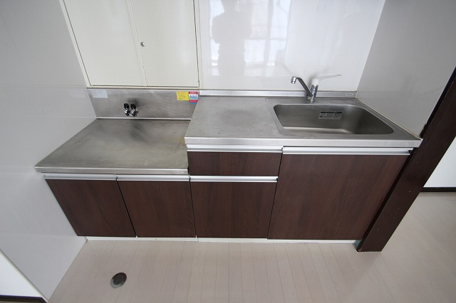 キッチン　同物件別号室のものです。