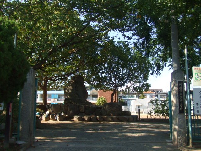 小学校　川西市立多田小学校（小学校）まで199m