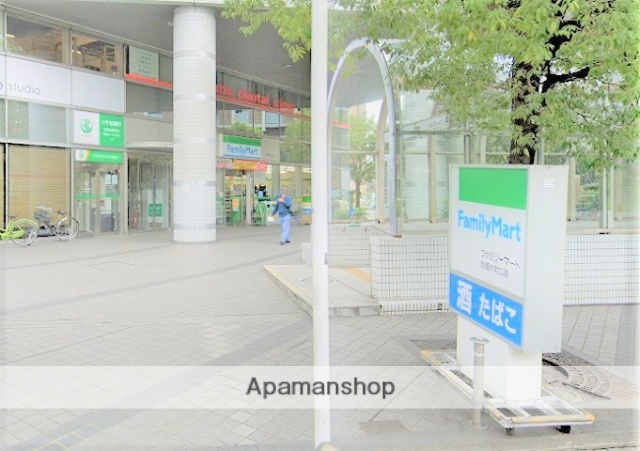 コンビニ　ファミリーマート（コンビニ）まで74m