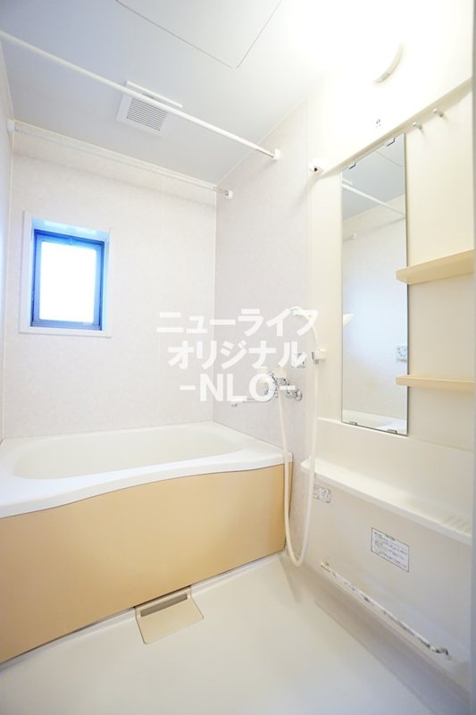 バス・シャワールーム　１日の疲れを癒す浴室は追い焚き機能付き☆