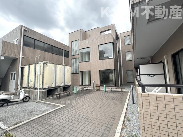 駐車場　駐車場があるので、車を買う予定の方も安心です