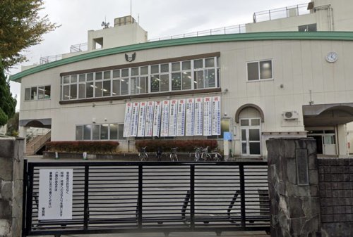 中学校　松戸市立小金南中学校（中学校）まで573m