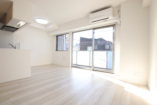 居室・リビング　同タイプ３０１反転（ルームカラー異なります）