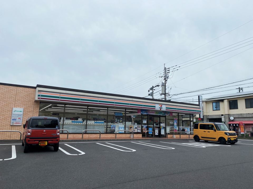 コンビニ　セブンイレブン鹿児島伊敷台２丁目店（コンビニ）まで220m