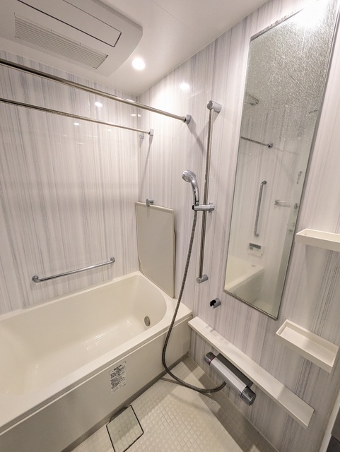 バス・シャワールーム　疲れを癒すバスルーム