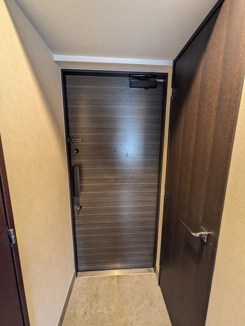 玄関　シューズインクロークのある玄関です