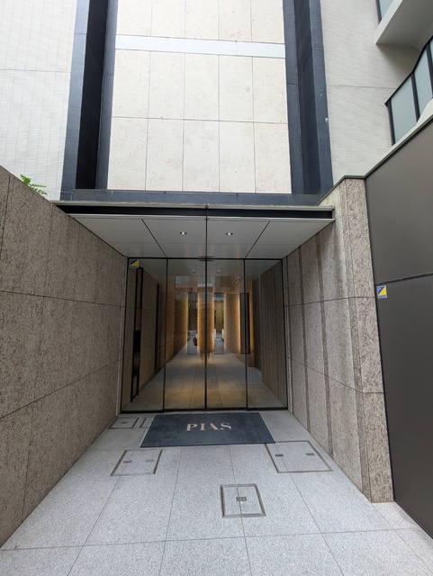 エントランス　重厚感のあるエントランス