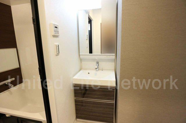 洗面設備　清潔感ある独立洗面台で毎日気持ちよく♪