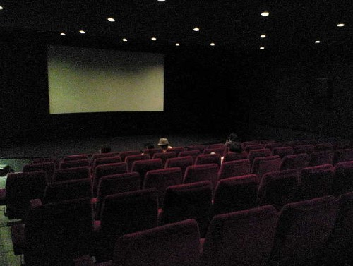 その他　２０世紀フォックス 試写室（その他）まで556m