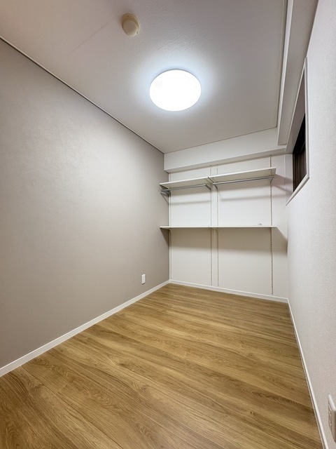 収納　洗面室前納戸