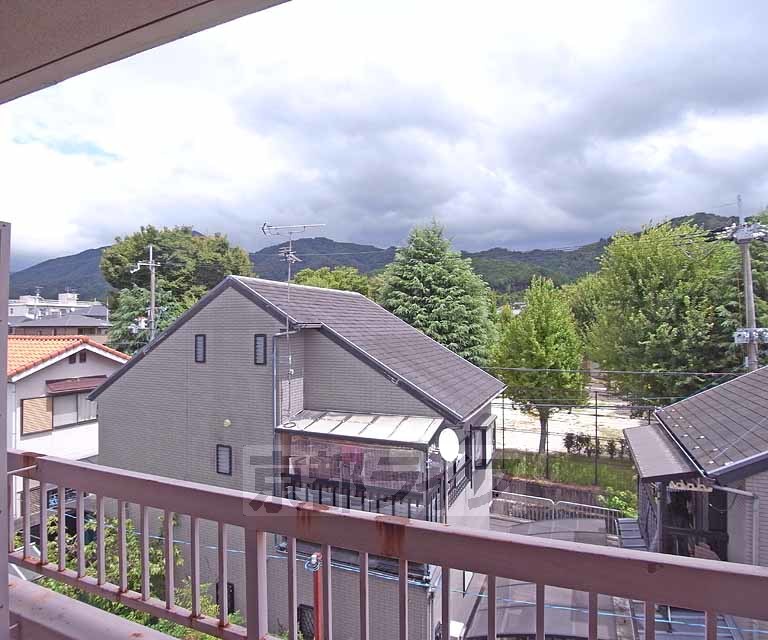 眺望　静かな山々が見えます。