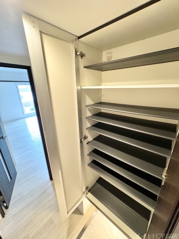 収納　靴を何足も入れられます♪