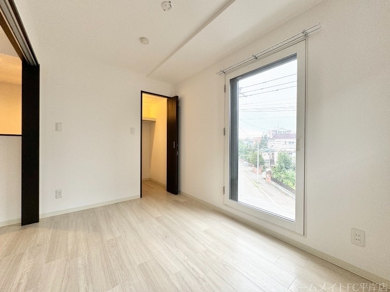 その他部屋・スペース　洋室も日当たり良好です♪