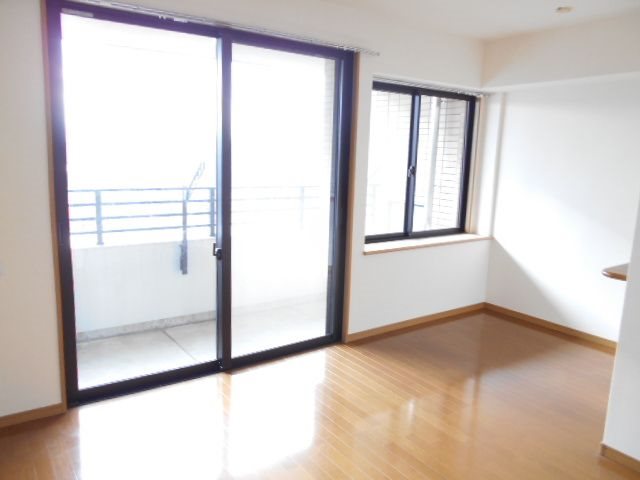 居室・リビング　リビング　※別号室参考写真