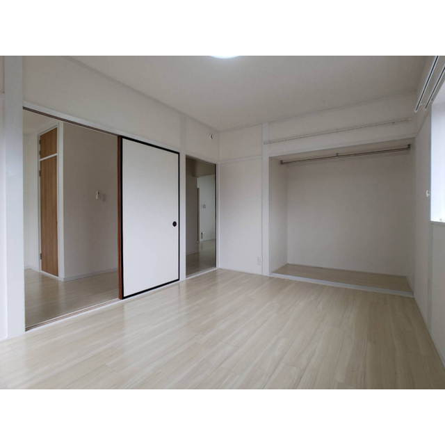 居室・リビング　こちらのリビングで趣味の時間をお楽しみください