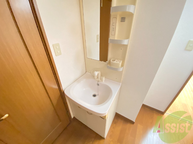 洗面設備　独立洗面台です。用途に合わせて使うことが出来ますね。