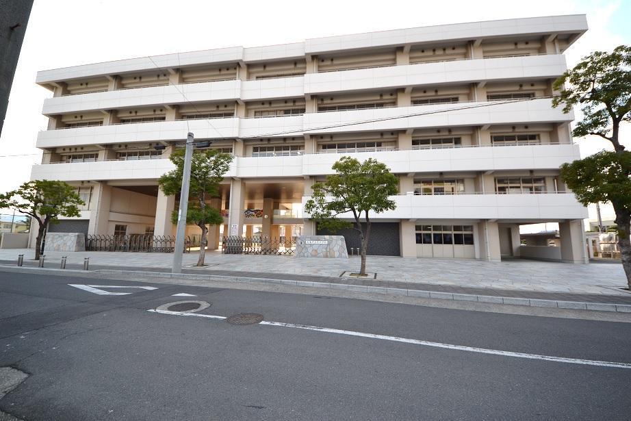 中学校　西中学校（中学校）まで807m