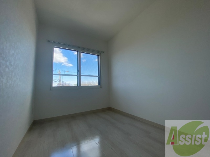 その他部屋・スペース　寝室です。白を基調としていてお部屋全体が明るいですね！