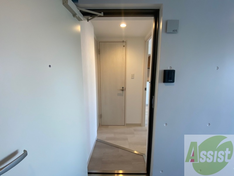 玄関　玄関です。すぐ広いリビングにつながっています。