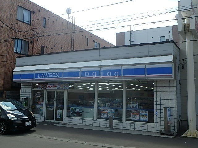 コンビニ　ローソン札幌南7条西店（コンビニ）まで193m