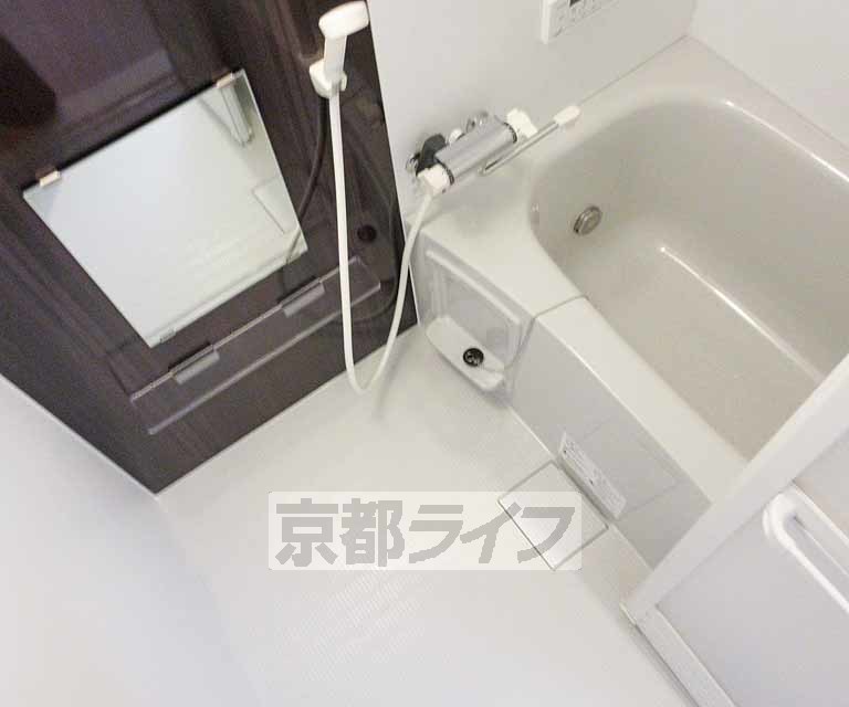 バス・シャワールーム　リラックスできるバスルームです・