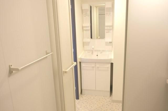 洗面設備　コンパクトで使いやすい洗面所