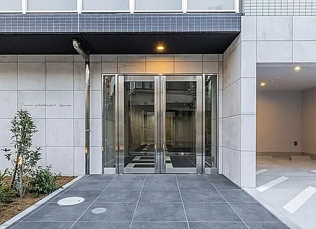 エントランス　ゆとりのあるエントランスです