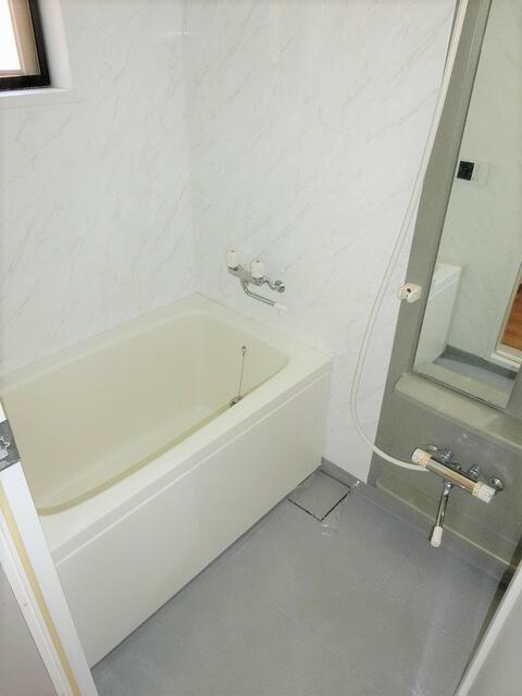 バス・シャワールーム　清潔感あるバスルームで毎日快適