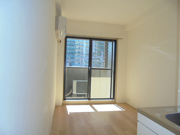 居室・リビング　写真は同マンションの別のお部屋のものです