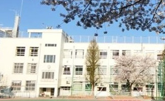 小学校　新宿区立江戸川小学校（小学校）まで391m