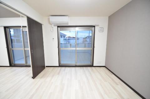 居室・リビング　室内