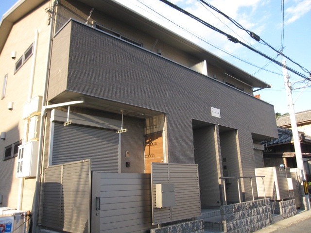 建物外観　各部屋専用の玄関が1Ｆにあります