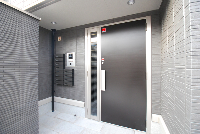 エントランス　エントランスオートロック、メールボックス