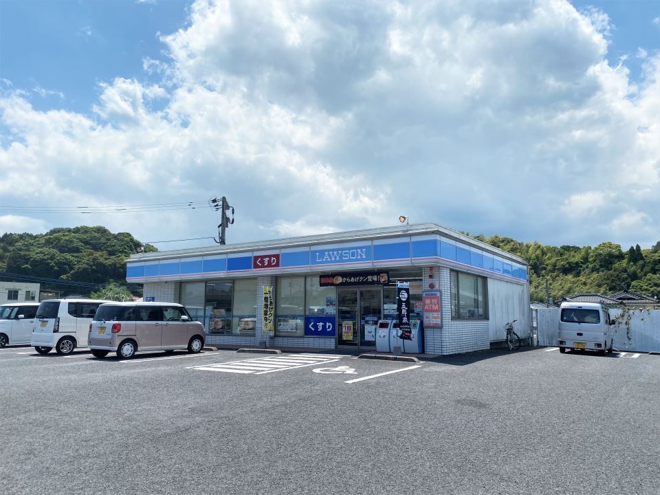 コンビニ　ローソン鹿児島中山自由ヶ丘店（コンビニ）まで450m
