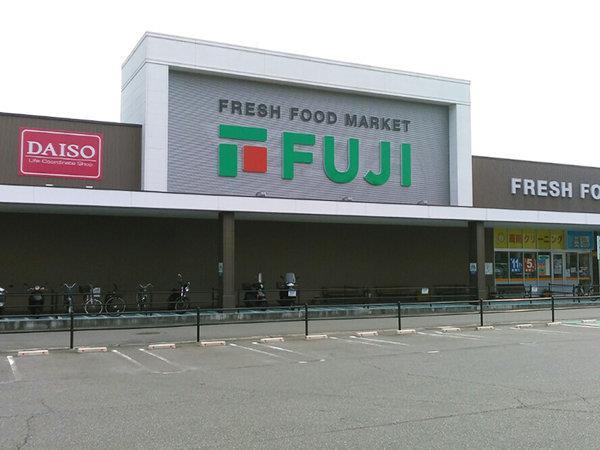 スーパー　フジ新南陽店（スーパー）まで425m