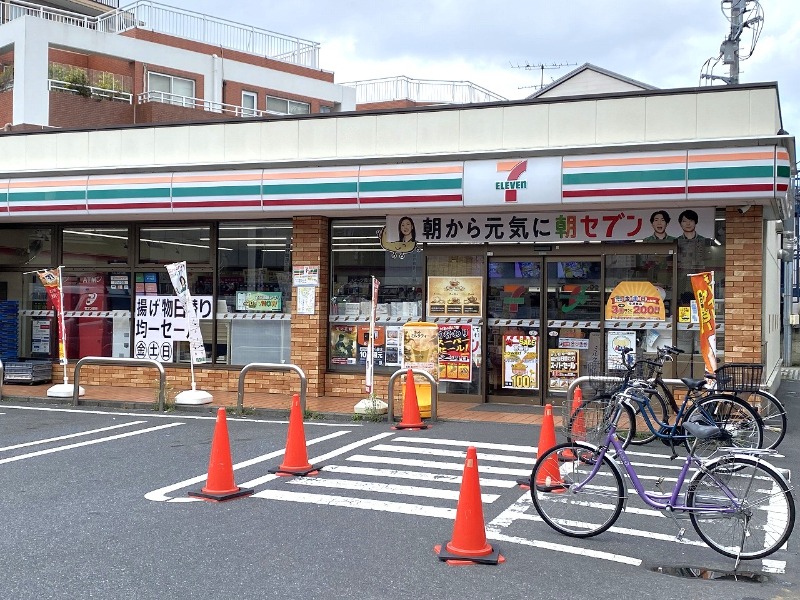コンビニ　セブンイレブン板橋弥生町店（コンビニ）まで385m