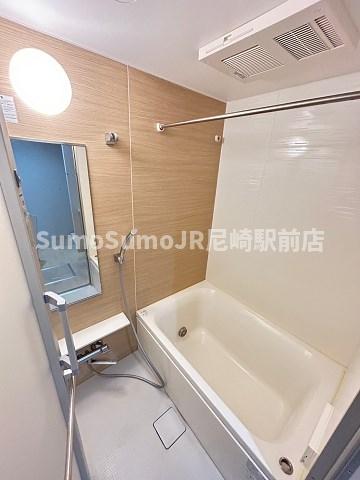 バス・シャワールーム　コンパクトで使いやすいお風呂です