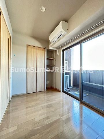 その他部屋・スペース　広くて明るい寝室