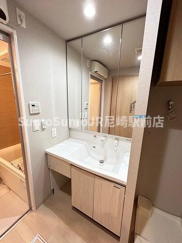 洗面設備　広い洗面スペース