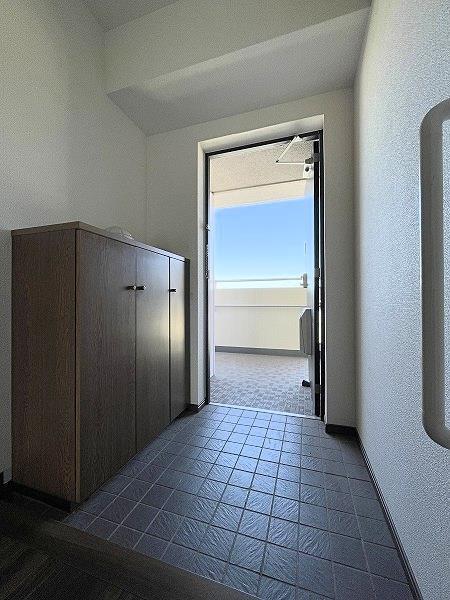 玄関　玄関内側