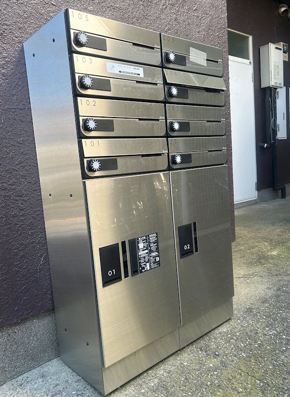 ロビー　宅配BOX付きの集合ポスト