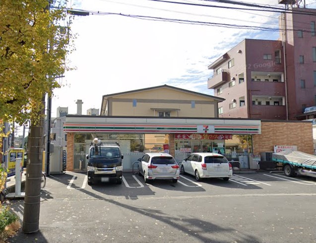 コンビニ　セブンイレブン（コンビニ）まで158m