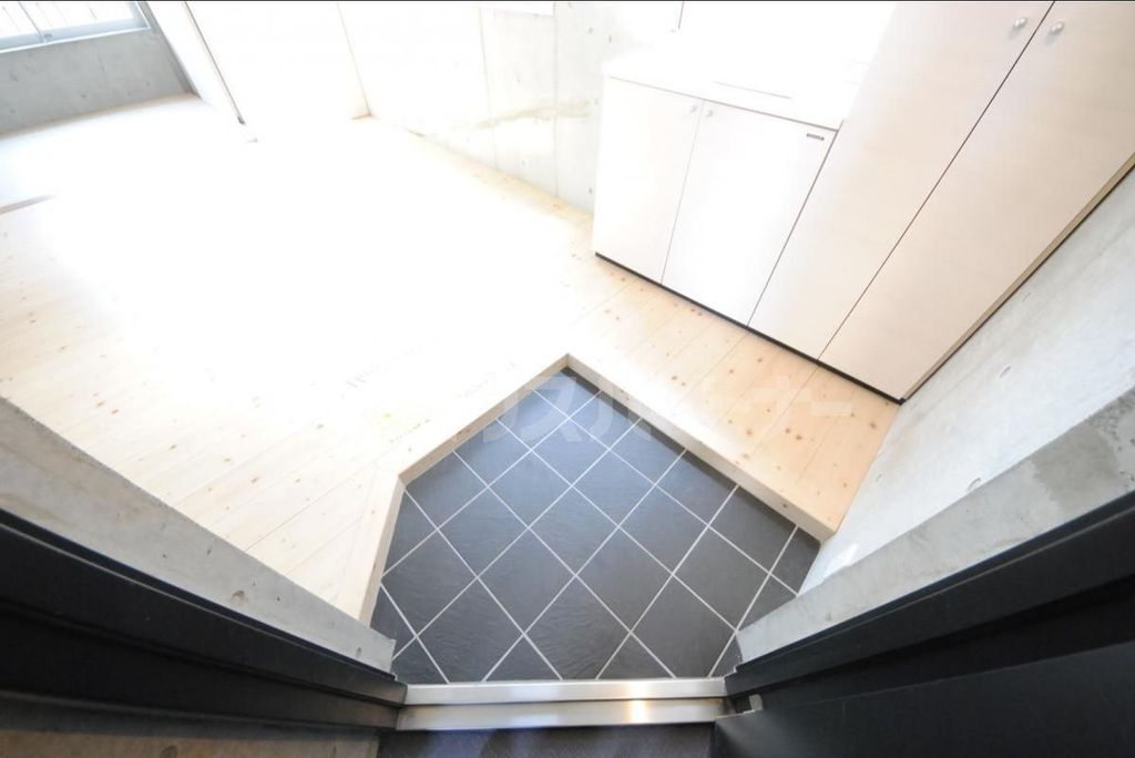 玄関　バルコニー