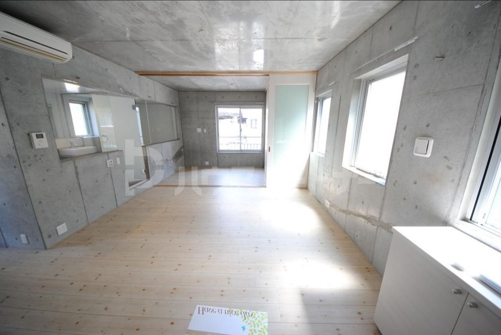 居室・リビング　エントランス