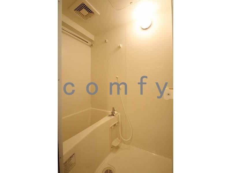 バス・シャワールーム　シンプルなバスルーム