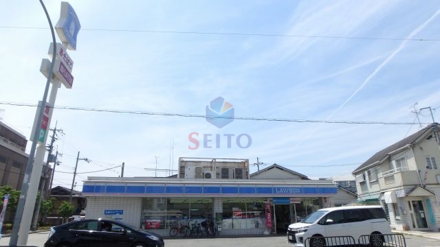 コンビニ　ローソン豊中蛍池中町3丁目店（コンビニ）まで153m