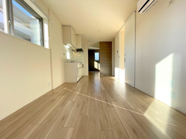 居室・リビング　★南面に接したリビングで明るいお部屋★