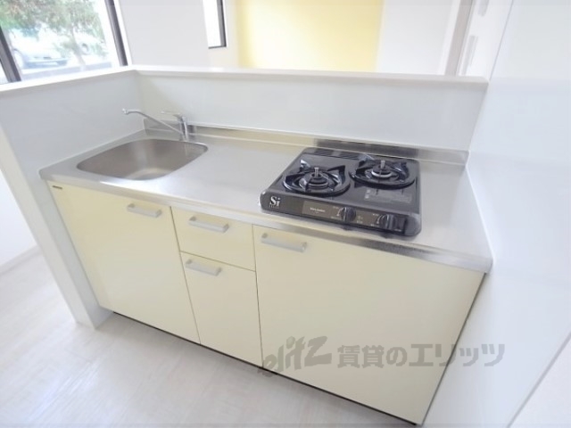 キッチン　オシャレな形のキッチンです。